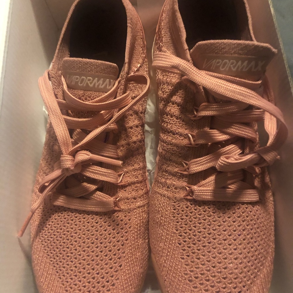SOLD!!!!!!!Nike Vapormax flyknit 2 - Picture 2 of 5